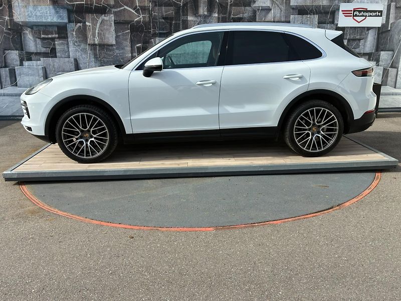 Porsche Cayenne (2019) 3.0, 250KW, 4x4, 360°, KEYLESS - fotka 4 z 38