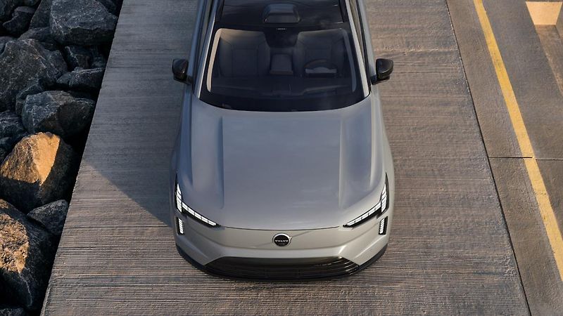 Volvo EX90 (2026) PLUS, Twin Motor, 300 kW / 408 - fotka 3 z 7