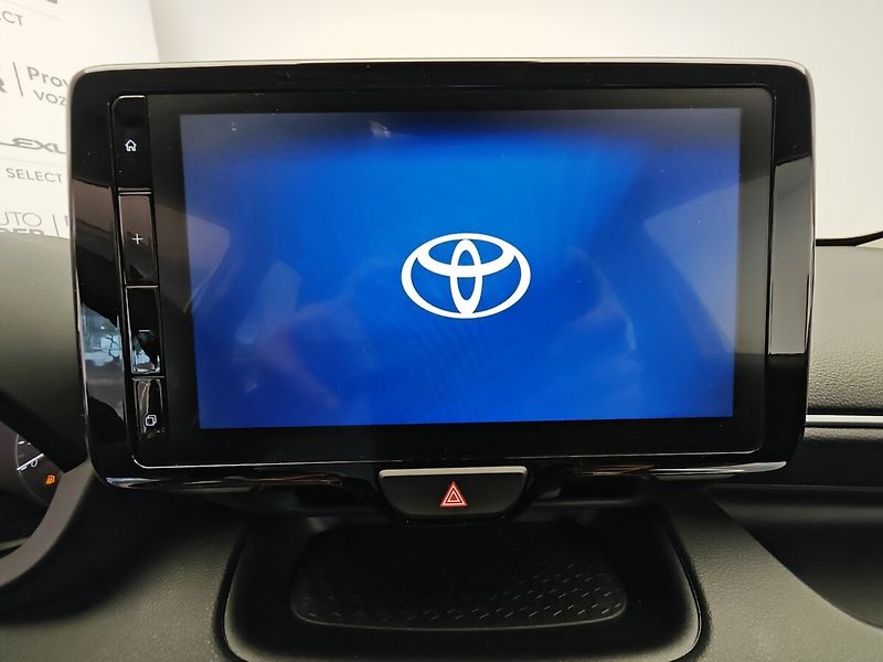 Toyota Yaris 1.5 Hybrid Comfort - fotka 23 z 30