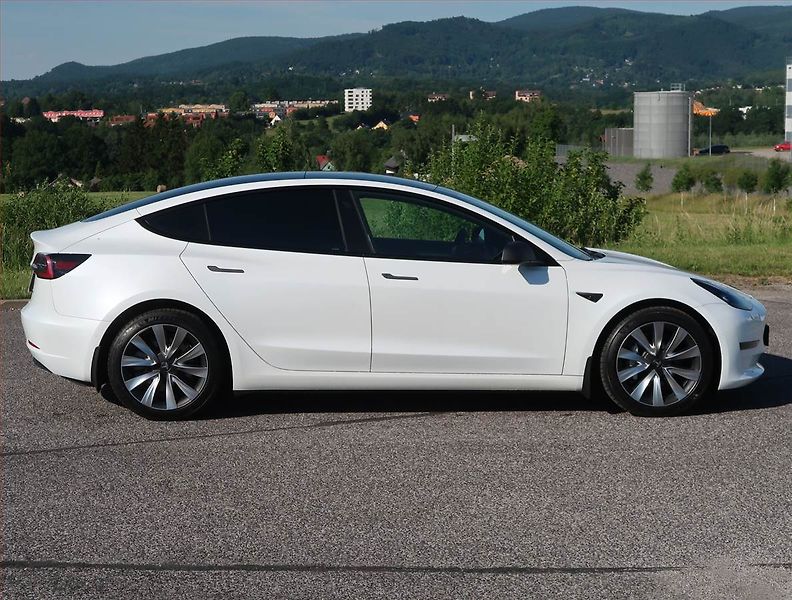 Tesla Model 3 (2021) Long Range 4WD 78kWh, SoH 90% - fotka 6 z 16