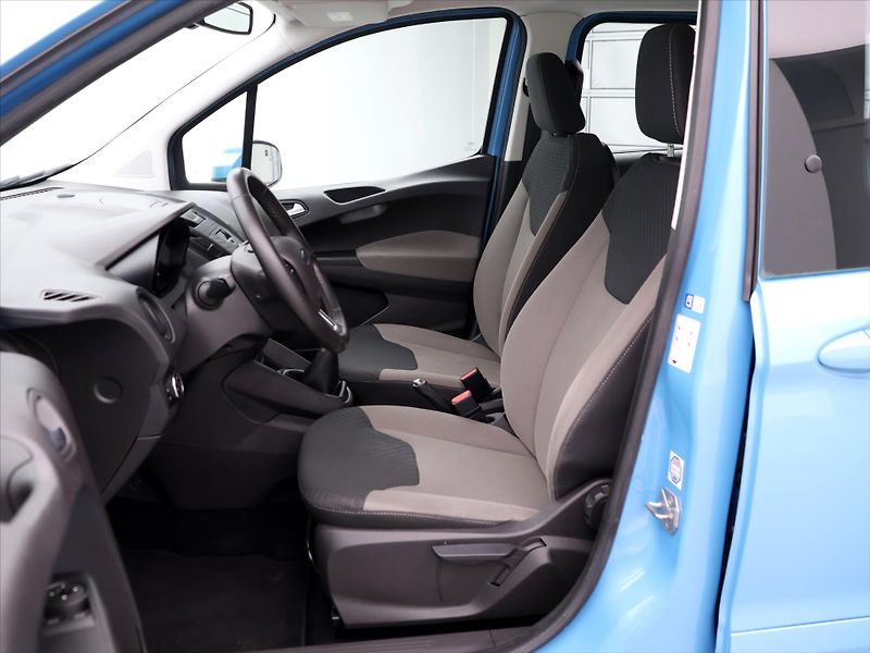 Ford Tourneo Courier 1,0 EB 74kW CZ  Titanium 1.Maj - fotka 10 z 28