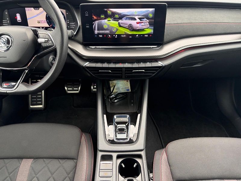 Škoda Octavia (2023) RS 2.0TSI 180kW DSG TAŽNÉ CZ - fotka 10 z 11