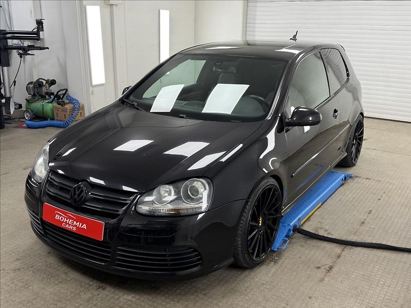 Volkswagen Golf 3,2 V6 4Motion R32 - fotka 3 z 23