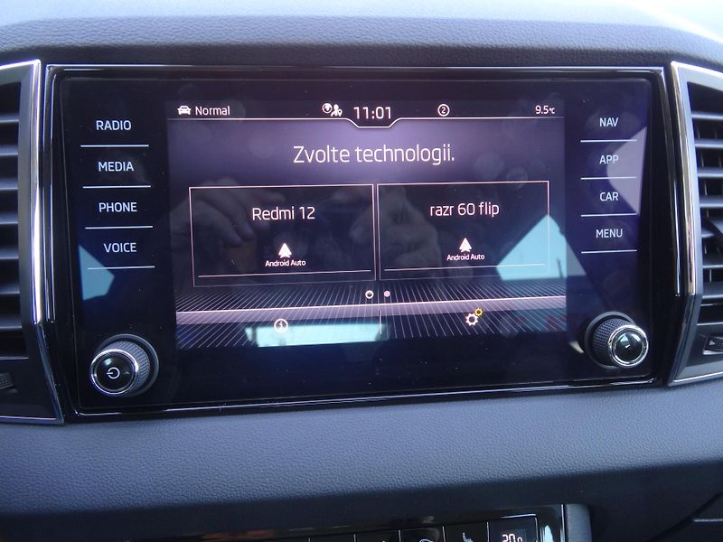 Škoda Karoq 1.5TSi DSG taž.zař. Plná nádrž - fotka 15 z 50