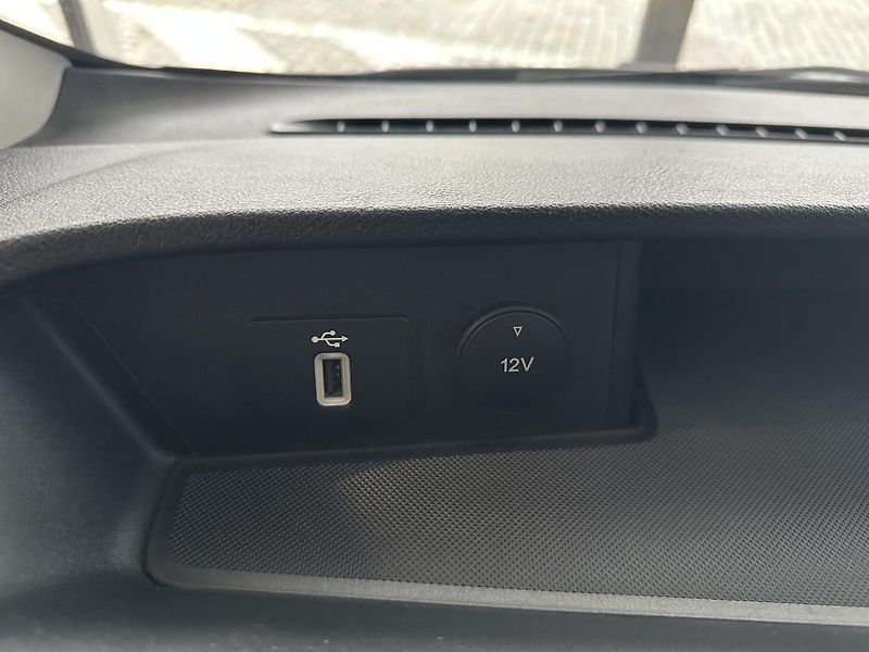 Ford Transit Custom Titanium L1 2.0 EB 130k VAN  - fotka 23 z 25