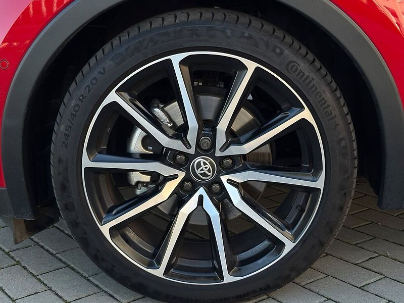 Toyota C-HR 2.0L PHEV 0 - 1 CVT (2x4) 8L G - fotka 17 z 18