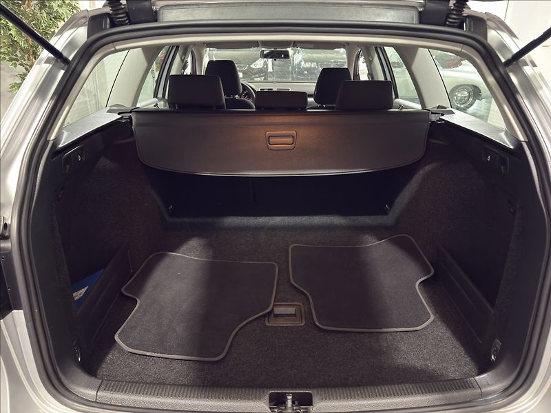 Volkswagen Passat 1,6   TDI 77KW VÝHŘEV TAŽNÉ - fotka 22 z 26
