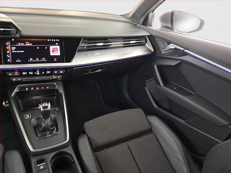 Audi A3 (2020) S-Line 30 TFSI - fotka 8 z 21