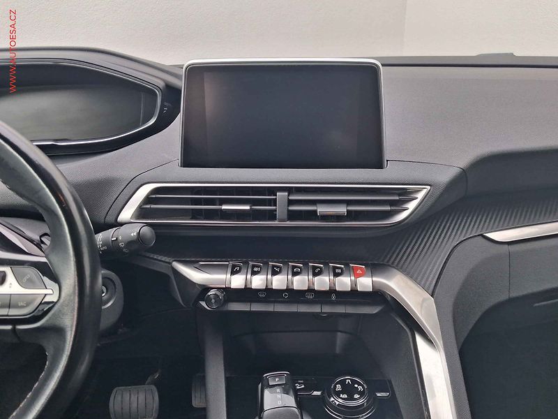 Peugeot 3008 (2018) 1.5 HDi, Active, AT, navi - fotka 12 z 17