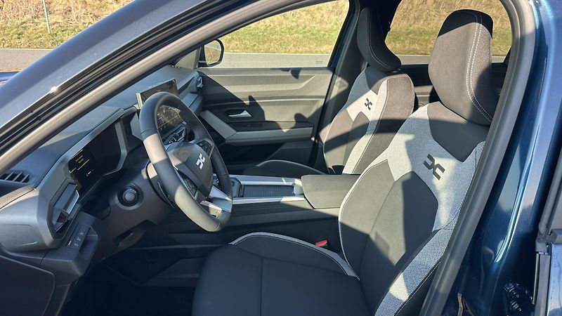 Dacia Bigster (2026) Journey Hybrid-G 150 4x4 - fotka 17 z 23
