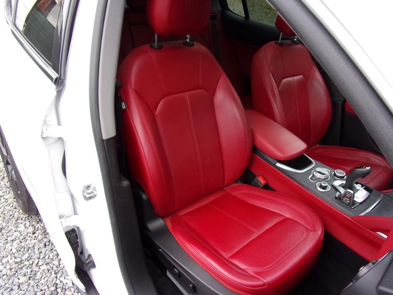 Alfa Romeo Stelvio (2020) 2.0TURBO 206kW PANORAMA VÝBAVA - fotka 26 z 27