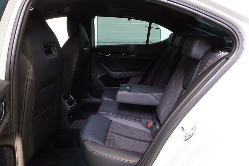 Škoda Octavia RS,2.0TSI,1.MAJ,ČR,NEZ.TOPENÍ - fotka 19 z 38