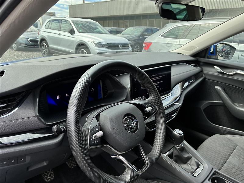 Škoda Octavia 2,0 TAŽNÉ,EL.KUFR,HEAD-UP - fotka 9 z 32