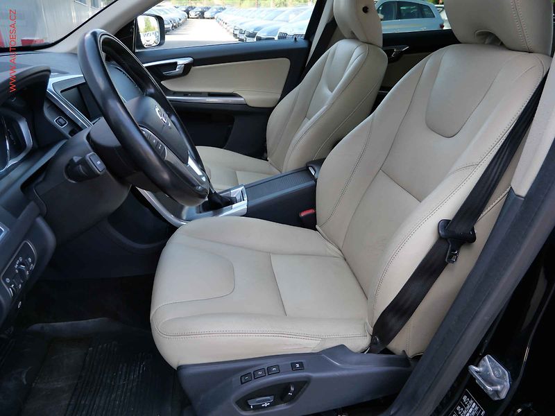 Volvo XC60 (2014) 2.0 D4, Summum, bixen, panor - fotka 10 z 26