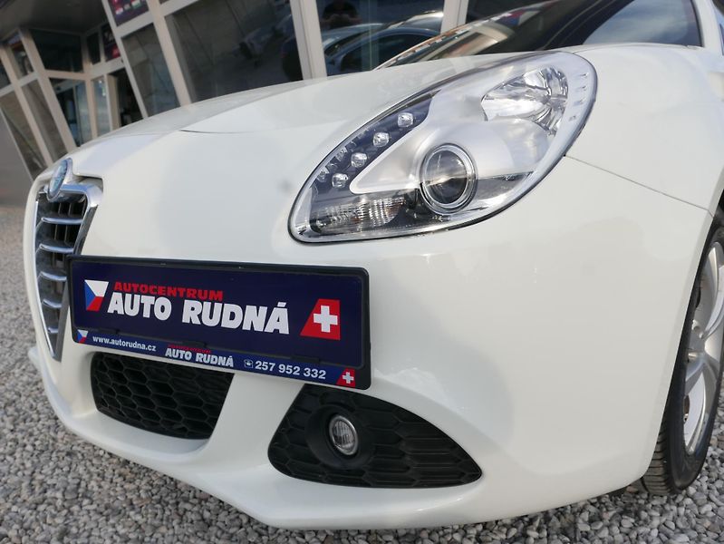 Alfa Romeo Giulietta 1,4 TB 125kW Navi Panorama - fotka 3 z 37