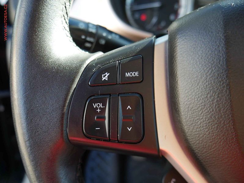 Suzuki Vitara (2018) 1.6VVTi 4x4, AC, TZ, park - fotka 14 z 21