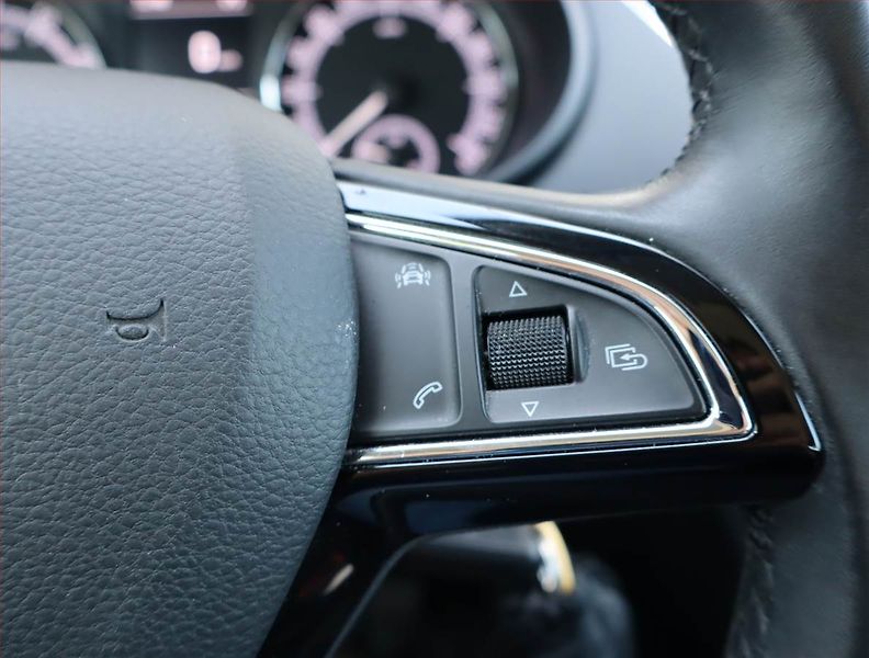 Škoda Octavia (2018) 1.0 TSI, Tempomat - fotka 17 z 21