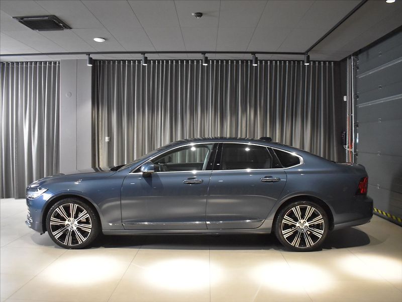 Volvo S90 2,0 B5 Ultimate B&W,Pano,headu - fotka 2 z 26