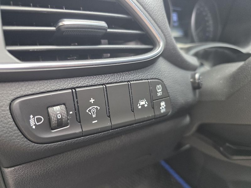 Hyundai i30 (2019) 1.4-KAMERA-PARKOVACÍ SENZORY - fotka 13 z 15