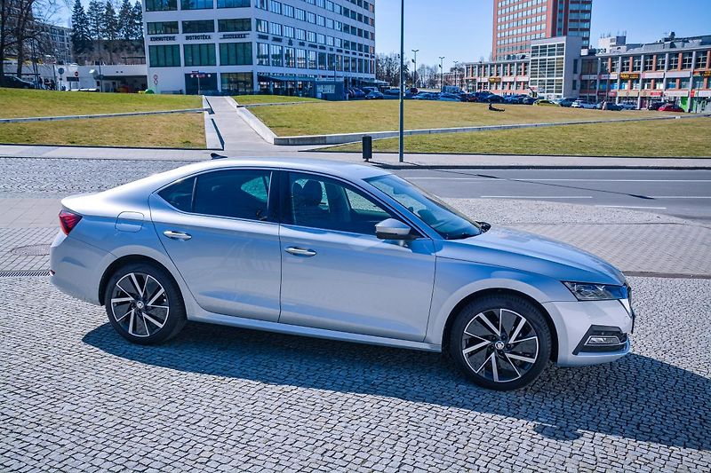 Škoda Octavia Style Plus Navigace 18 kola ČR - fotka 49 z 76