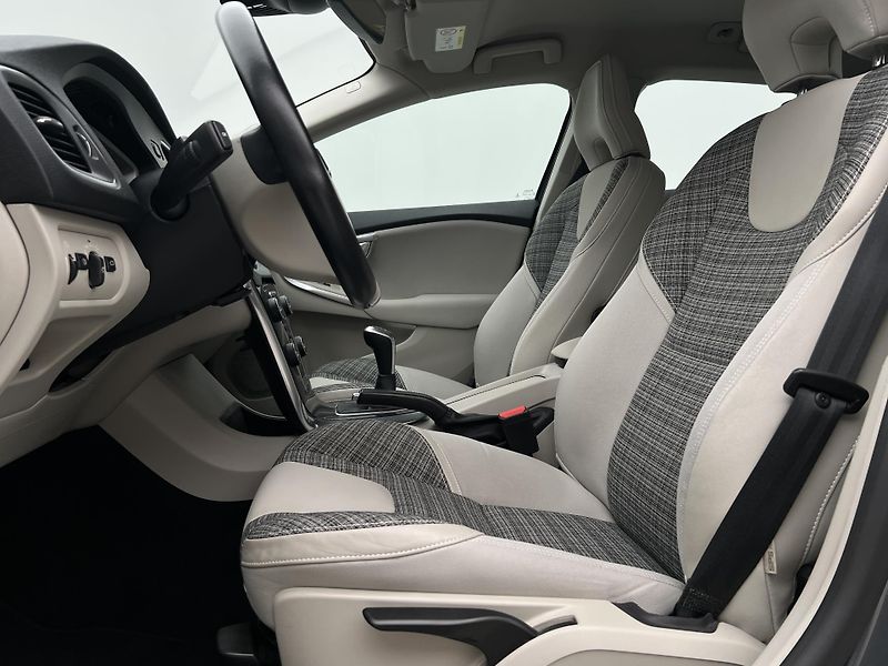 Volvo V40 D2 MOMENTUM MAN - fotka 3 z 38