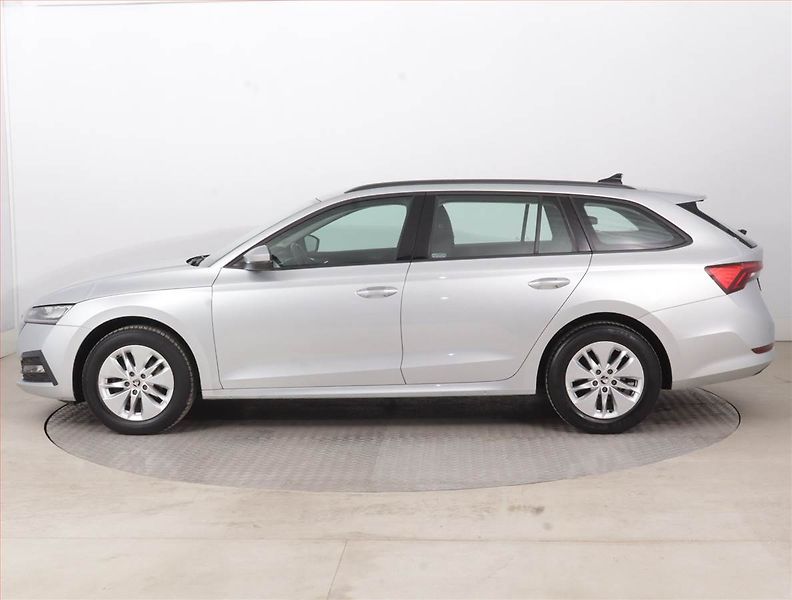 Škoda Octavia (2023) Ambition 2.0 TDI, ČR,1.maj - fotka 3 z 15