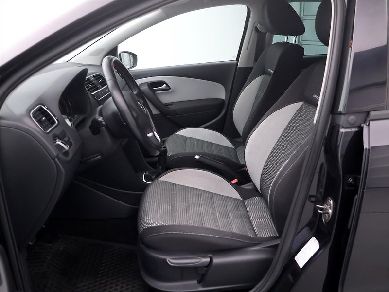 Volkswagen Polo 1,4 i 63kW Cross AutoKlima - fotka 10 z 34