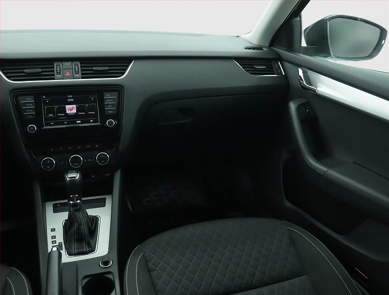 Škoda Octavia (2016) 1.4 TSI, Automat, Serv.kniha - fotka 8 z 16