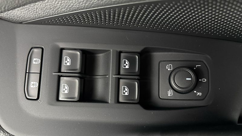 Škoda Superb 2.0 TDI DSG 4x4 L&K - fotka 25 z 35