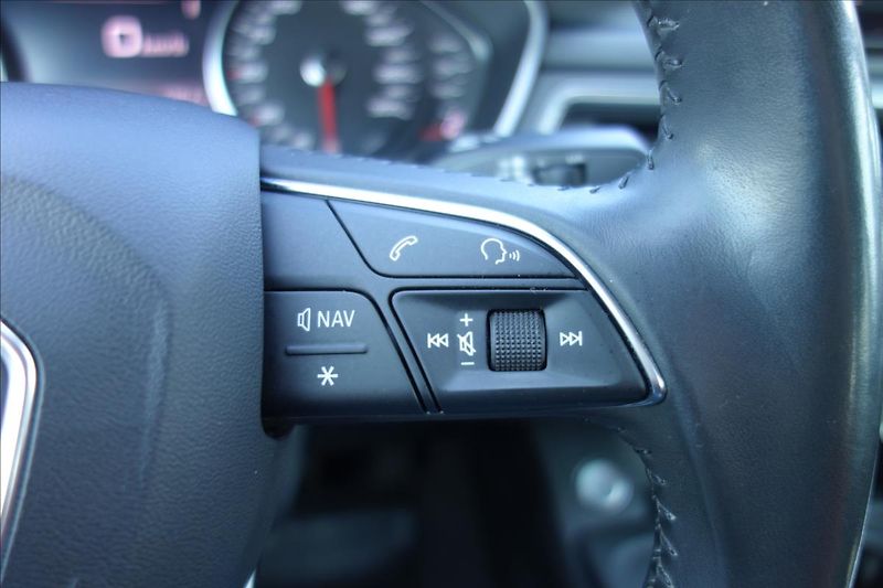 Audi A4 2,0 TDi, ČR, 1 MAJ., SERV. KN. - fotka 32 z 39