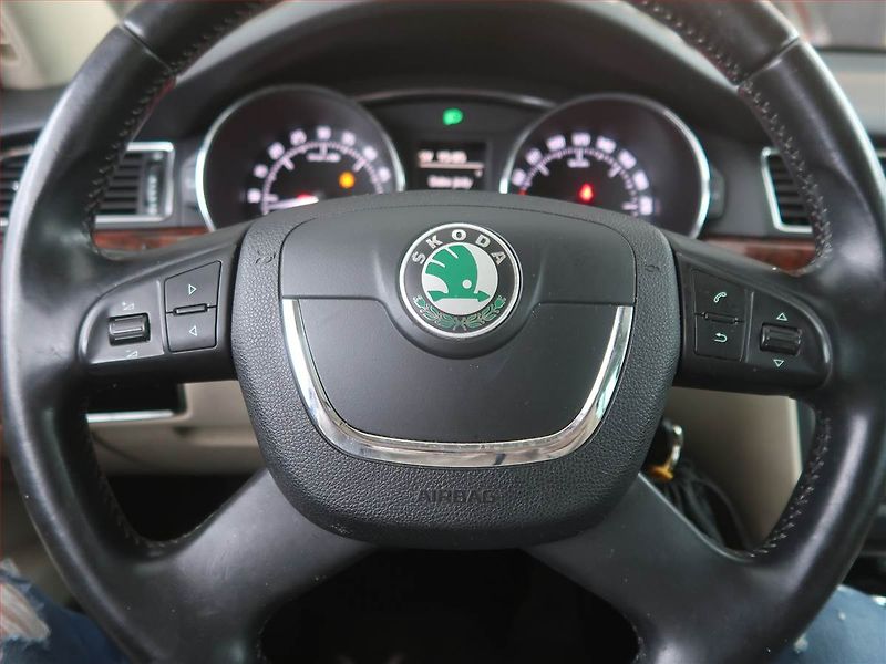 Škoda Superb (2012) Elegance 2.0 TDI, Navi, Xenony - fotka 18 z 21