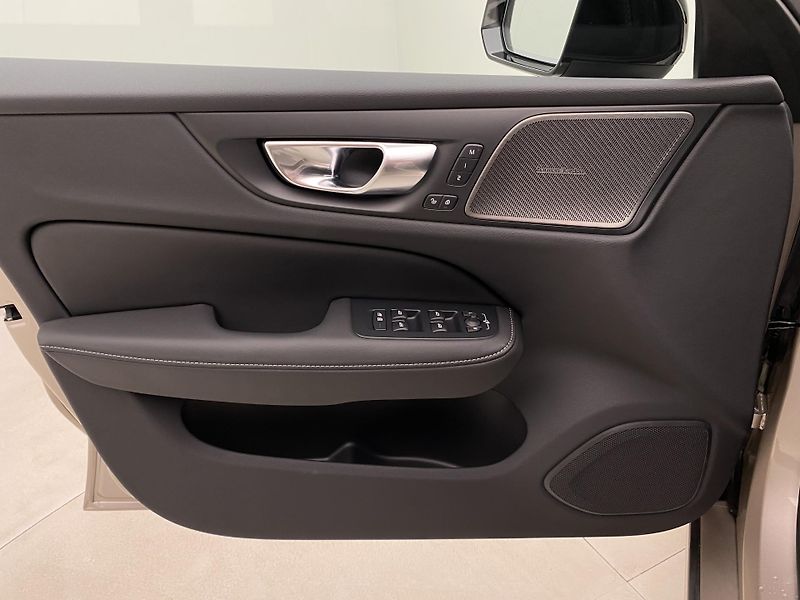 Volvo V60 (2026) B4 AUT DARK PLUS - fotka 7 z 66