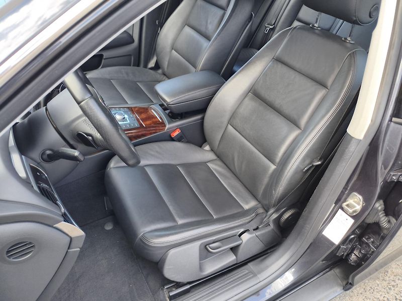 Audi A6 (2008) 3,2 FSI Avant Quattro 188Kw - fotka 13 z 30