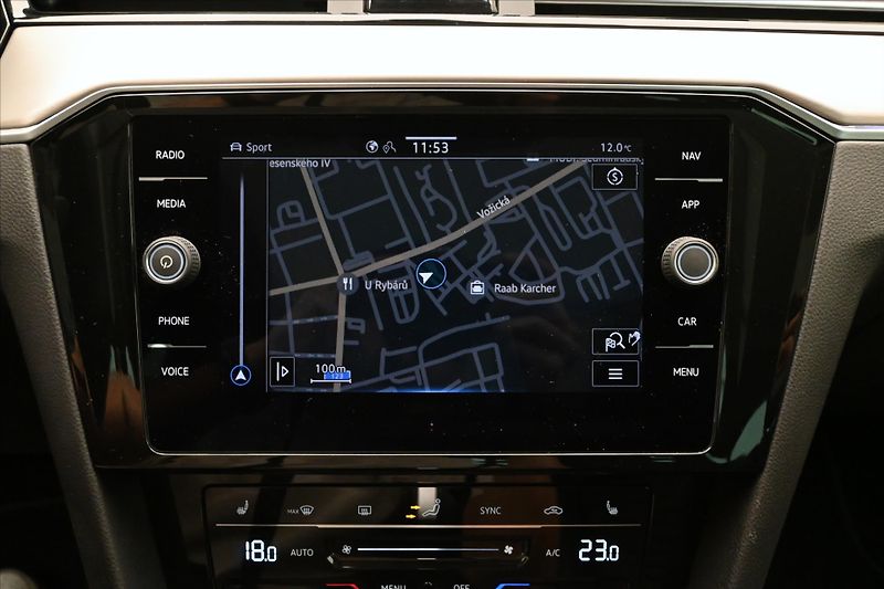 Volkswagen Passat 2,0 TDI 147kW DSG Elegance Zár - fotka 16 z 25