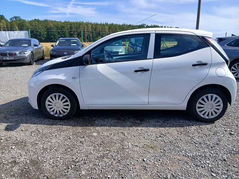 Toyota Aygo 1.0, 51 kW, klima - fotka 17 z 38