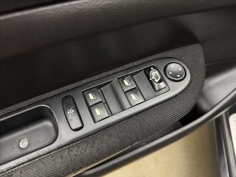 Peugeot 307 2,0 HDi 79kW KLIMA ALU TAŽNÉ - fotka 17 z 22