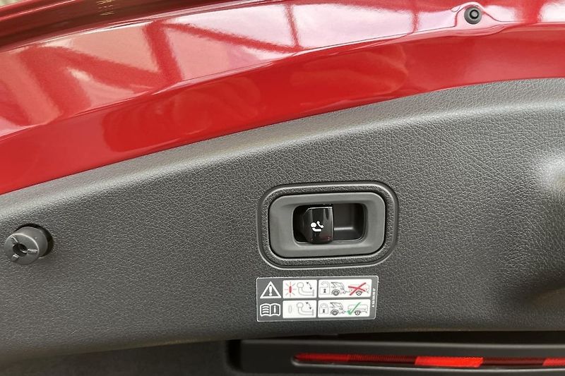 Mercedes-Benz CLE 300 4M AMG Pano HuD Burm Venti - fotka 20 z 21