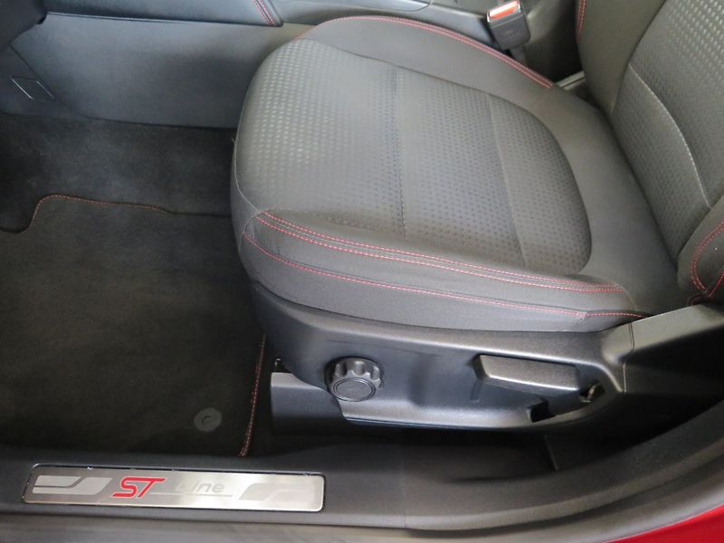 Ford Kuga (2021) 1.5TDCi,navi,360°,ST Line - fotka 27 z 50