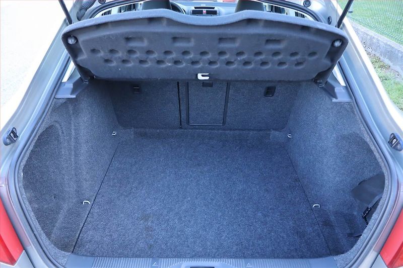 Škoda Octavia (2011) 1.6, Serv.kniha, Tempomat - fotka 14 z 19