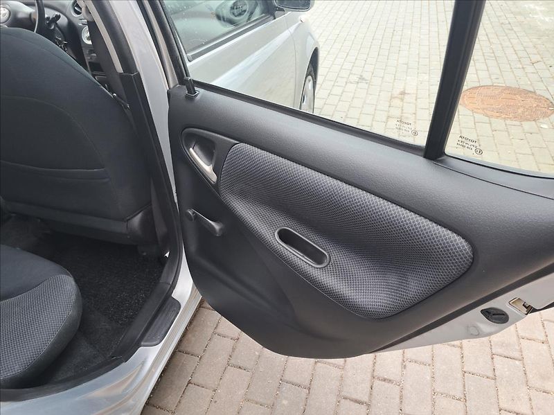 Toyota Yaris 1,4 D-4D - fotka 35 z 39