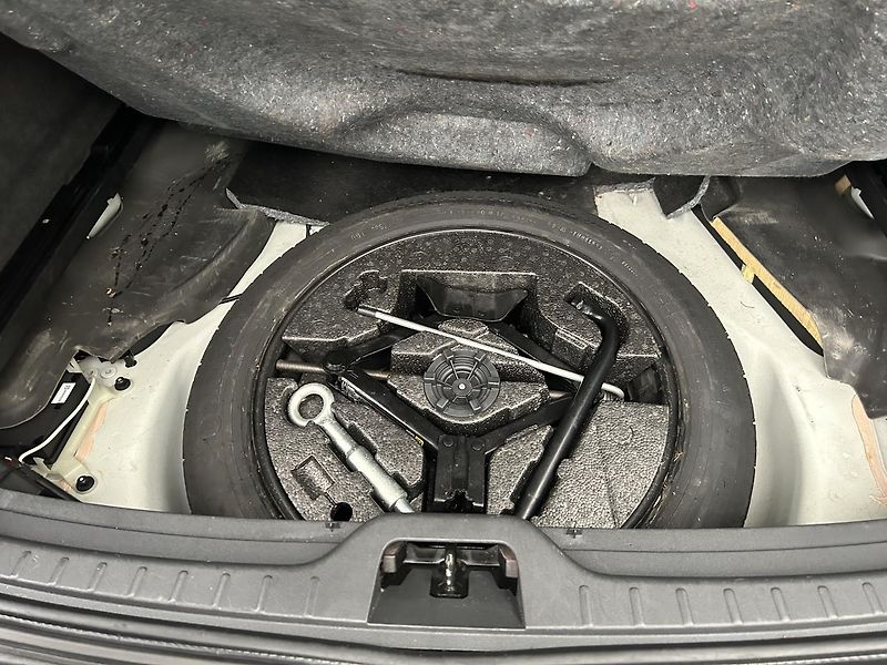 Volvo XC60 2.4 D4 4x4 Momentum - fotka 13 z 25