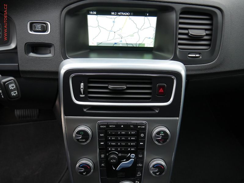 Volvo V60 (2015) 2.4 D4 Cross Country, AT - fotka 11 z 19