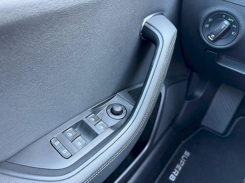 Škoda Superb (2022) 2.0TDI 110kW Style Matrix Manu - fotka 11 z 35
