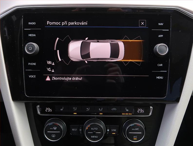Volkswagen Passat (2020) 2.0 TDI, Automat, Kůže, Navi - fotka 16 z 21