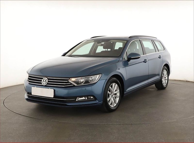 Volkswagen Passat (2015) 2.0 TDI, Automat, Navi - fotka 2 z 20