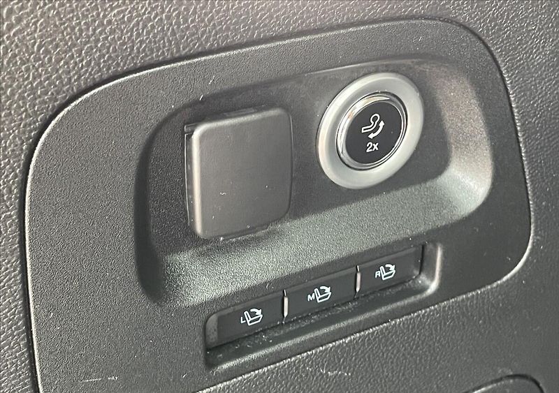 Ford S-MAX 2,0 EcoBlue,140kW,AWD,TITANIUM - fotka 29 z 30