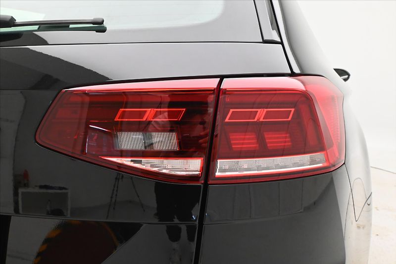 Volkswagen Passat 2,0 TDI 110 kW DSG Business Zá - fotka 31 z 32