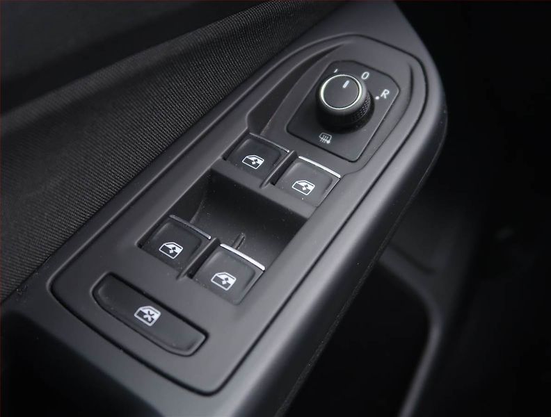 Volkswagen Golf (2021) 1.5 eTSI, Automat, Tempomat - fotka 16 z 19