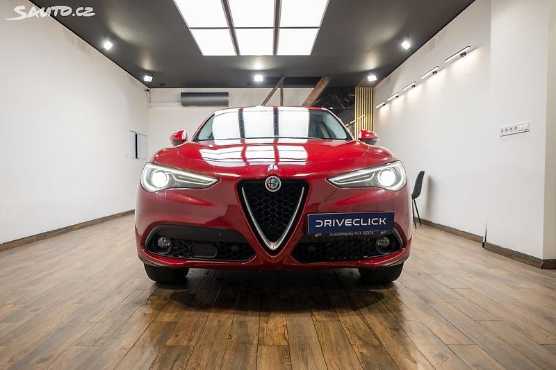 Alfa Romeo Stelvio Q4 2.2 JTD 154 kW - fotka 2 z 36