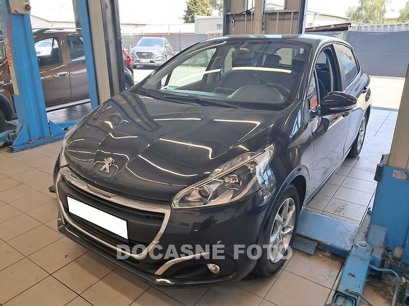 Peugeot 208 (2019) 1.2i, 2.maj,ČR, servis.kniha - fotka 1 z 3